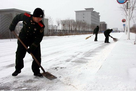 梦见铲雪