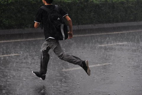 梦见在雨中奔跑