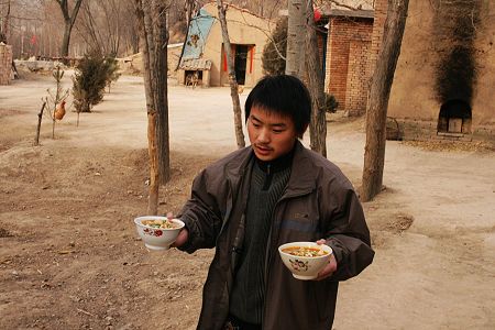 梦见给别人送饭