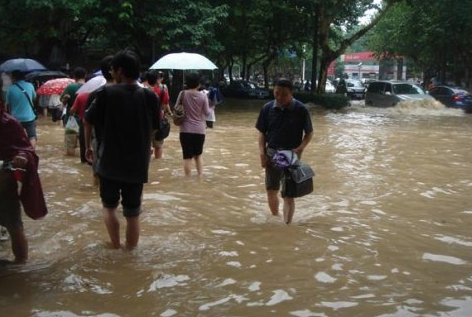 梦见发大水逃跑